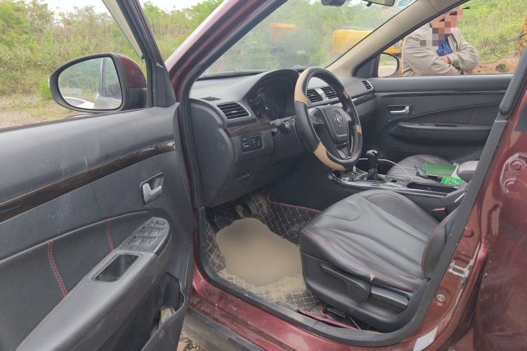 Used Dongfeng Fengon 370 2016 1.5L Manual Smart 7-Seater Driver Seat