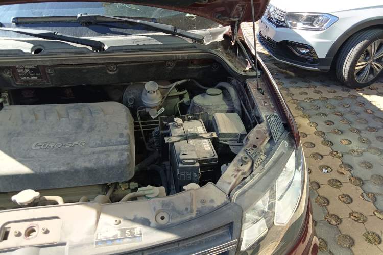 Used Dongfeng Fengon 370 2016 1.5L Manual Elite Travel Edition 7 Seats Engine Bay Left