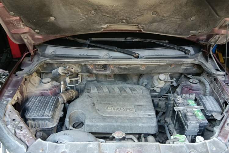 Used Dongfeng Fengon 370 2016 1.5L Manual Luxury 7-Seater Engine Bay