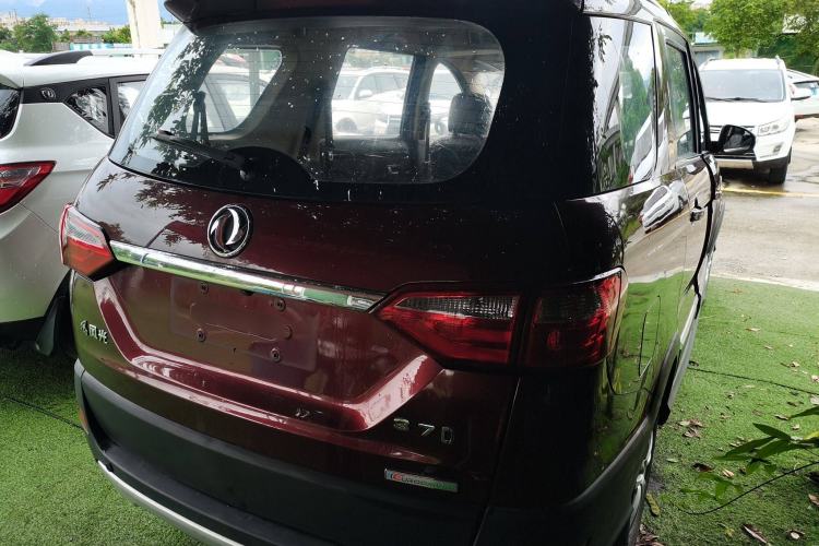 Used Dongfeng Fengon 370 2016 1.5L Manual Luxury 7-Seater Exterior 3