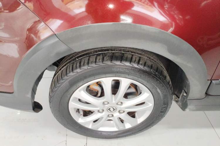 Used Dongfeng Fengon 370 2016 1.5L Manual Luxury 7-Seater Exterior 4