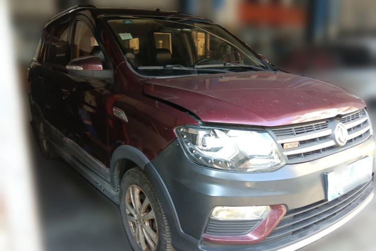 Used Dongfeng Fengon 370 2016 1.5L Manual Luxury 7-Seater Front Right 45 Deg