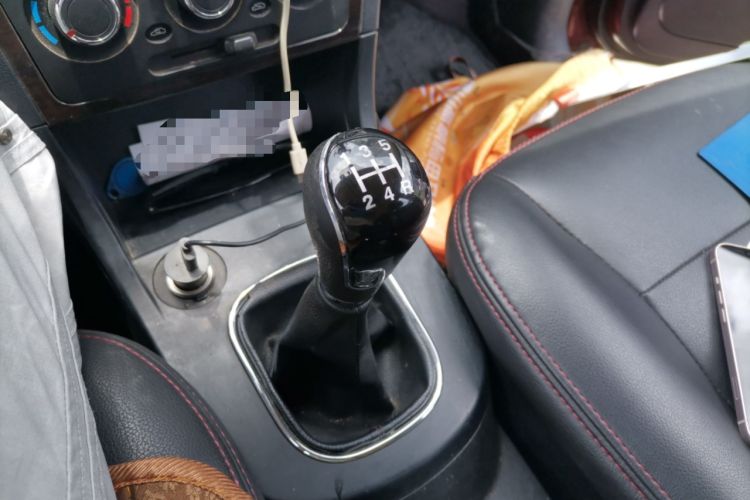 Used Dongfeng Fengon 370 2016 1.5L Manual Elite Home Edition 7-Seater Gear Lever