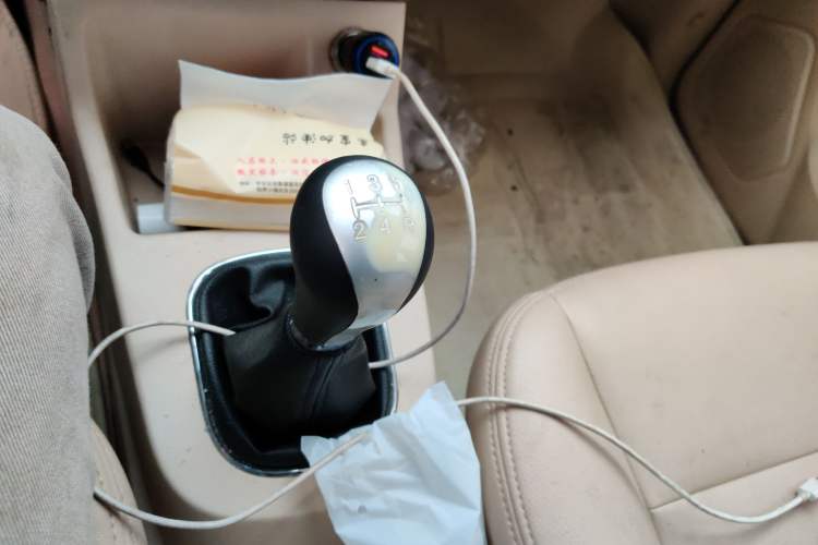 Used Dongfeng Fengon 370 2016 1.5L Manual Standard Edition SFG15-05 7 Seats Gear Lever