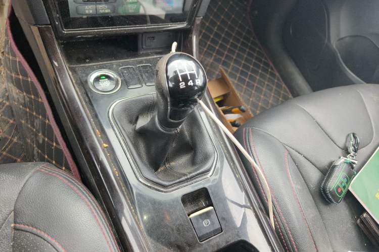 Used Dongfeng Fengon 370 2016 1.5L Manual Smart 7-Seater Gear Lever