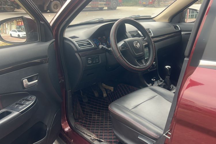 Used Dongfeng Fengon 370 2016 1.5L Manual Elite Home Edition 7-Seater Interior 2