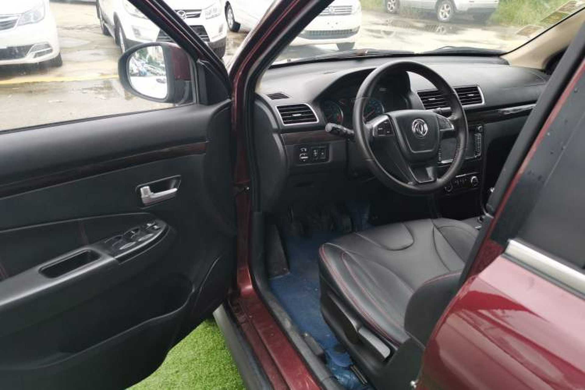 Used Dongfeng Fengon 370 2016 1.5L Manual Luxury 7-Seater Interior 3