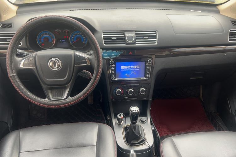 Used Dongfeng Fengon 370 2016 1.5L Manual Elite Home Edition 7-Seater Interior 3