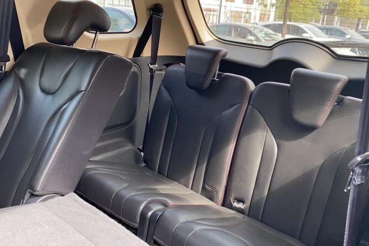 Used Dongfeng Fengon 370 2016 1.5L Manual Luxury 7-Seater Interior 6