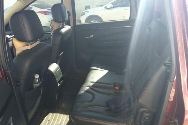 Used Dongfeng Fengon 370 2016 1.5L Manual Elite Travel Edition 7 Seats Left Rear Seat