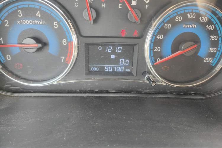 Used Dongfeng Fengon 370 2016 1.5L Manual Luxury 7-Seater Odometer Close Up