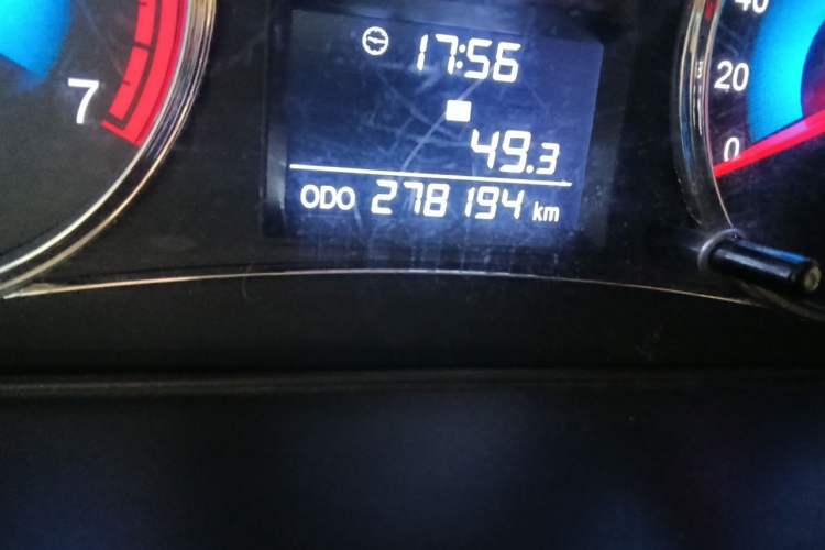 Used Dongfeng Fengon 370 2016 1.5L Manual Luxury 7-Seater Odometer Close Up