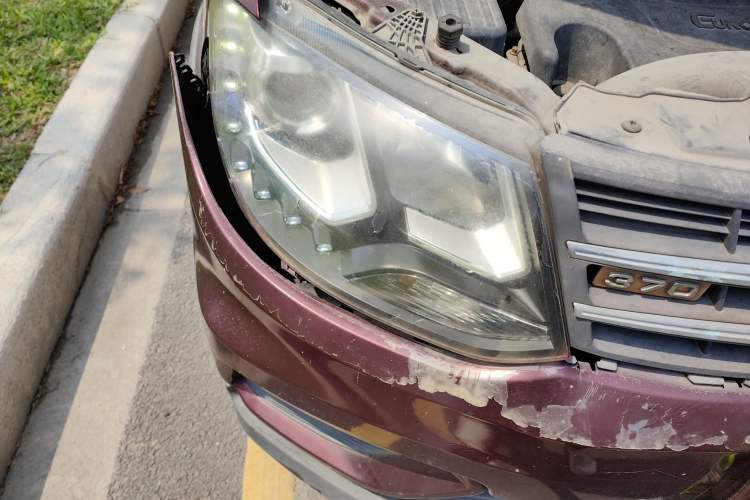 Used Dongfeng Fengon 370 2016 1.5L Manual Luxury 7-Seater Right Front Headlight