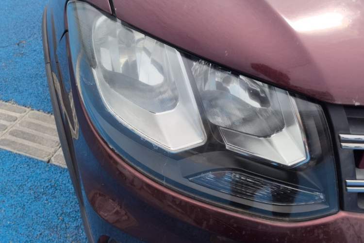 Used Dongfeng Fengon 370 2016 1.5L Manual Elite Home Edition 7-Seater Right Front Headlight