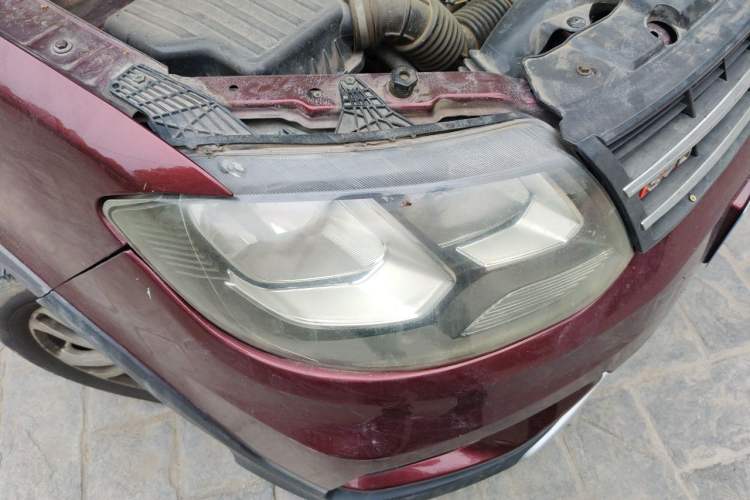 Used Dongfeng Fengon 370 2016 1.3T Manual European Diesel Version 7 Seats Right Front Headlight