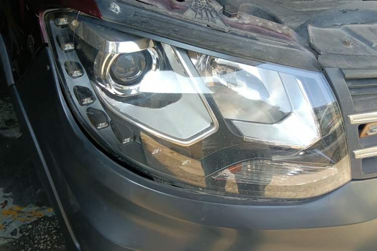 Used Dongfeng Fengon 370 2016 1.5L Manual Luxury 7-Seater Right Front Headlight