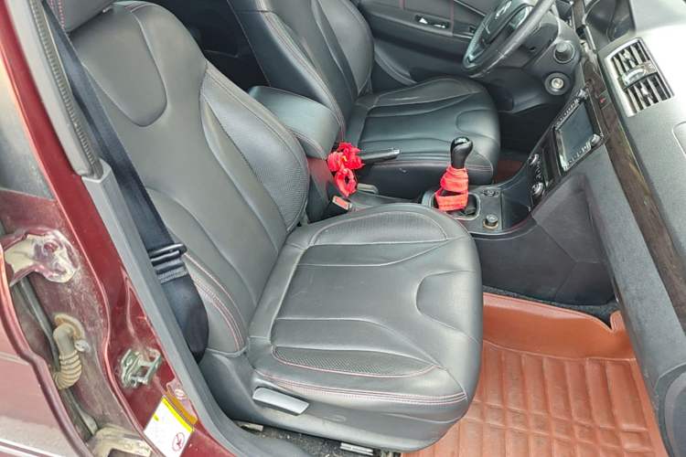 Used Dongfeng Fengon 370 2016 1.5L Manual Luxury 7-Seater Right Front Seat
