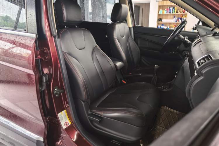 Used Dongfeng Fengon 370 2016 1.5L Manual Luxury 7-Seater Right Front Seat
