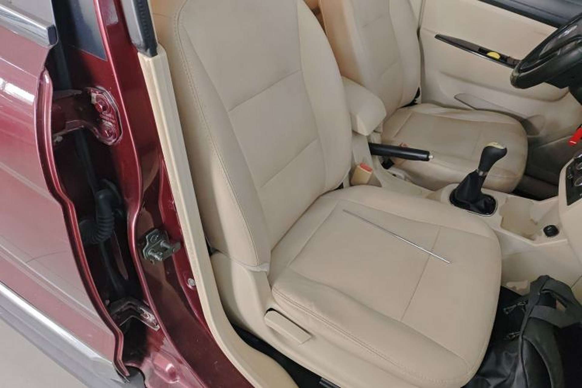 Used Dongfeng Fengon 370 2016 1.5L Manual Standard Edition SFG15-05 7 Seats Right Front Seat