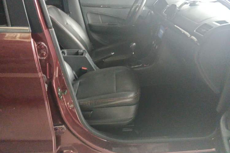 Used Dongfeng Fengon 370 2016 1.5L Manual Elite Home Edition 7-Seater Right Front Seat