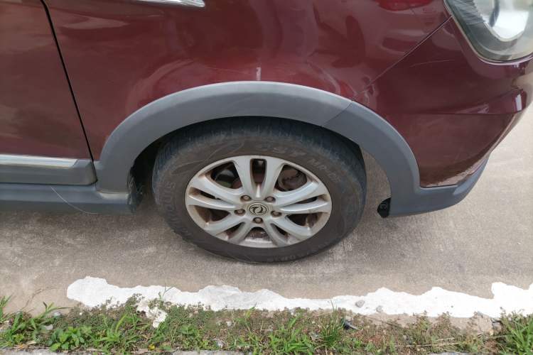 Used Dongfeng Fengon 370 2016 1.5L Manual Elite Home Edition 7-Seater Right Front Wheel Hub