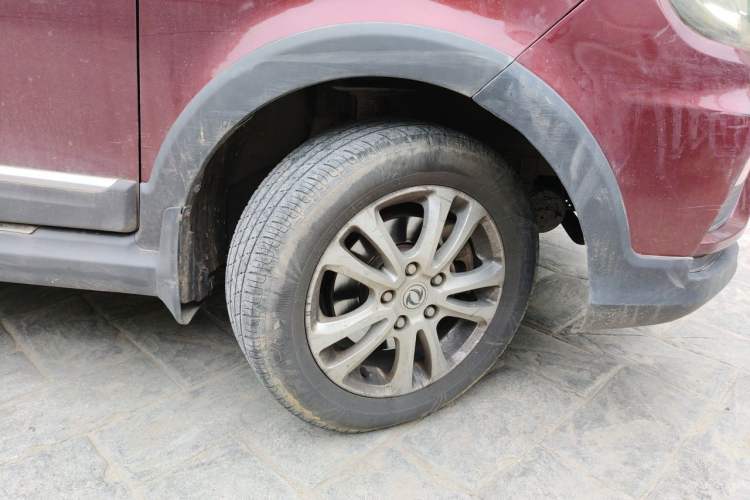 Used Dongfeng Fengon 370 2016 1.3T Manual European Diesel Version 7 Seats Right Front Wheel Hub