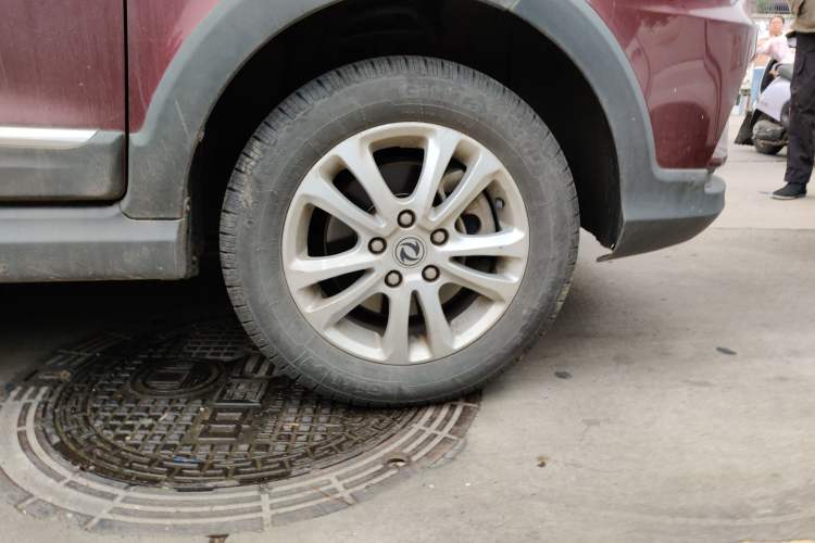 Used Dongfeng Fengon 370 2016 1.5L Manual Standard Edition SFG15-05 7 Seats Right Front Wheel Hub