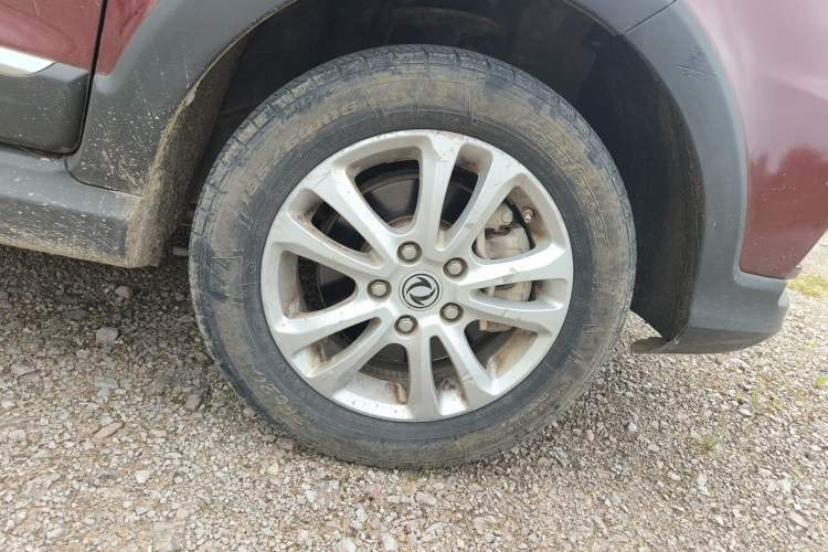 Used Dongfeng Fengon 370 2016 1.5L Manual Smart 7-Seater Right Front Wheel Hub