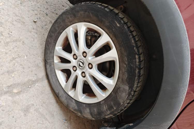 Used Dongfeng Fengon 370 2016 1.5L Manual Luxury Version SFG15-05 7 Seats Right Rear Wheel Hub
