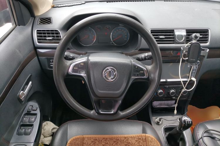 Used Dongfeng Fengon 370 2016 1.5L Manual Elite Home Edition 7-Seater Steering Wheel