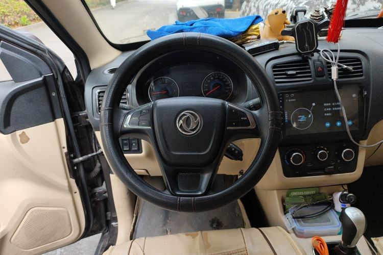Used Dongfeng Fengon 370 2016 1.5L Manual Standard Edition SFG15-02 7 Seats Steering Wheel
