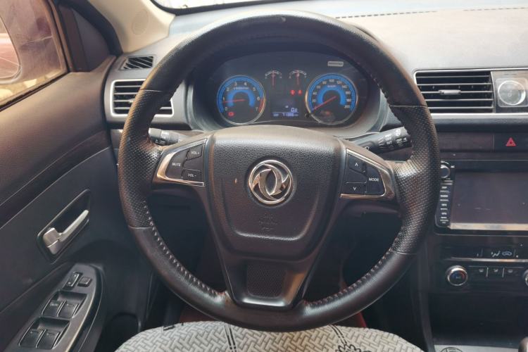 Used Dongfeng Fengon 370 2016 1.5L Manual Luxury 7-Seater Steering Wheel