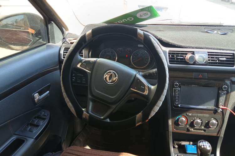 Used Dongfeng Fengon 370 2016 1.5L Manual Elite Travel Edition 7 Seats Steering Wheel
