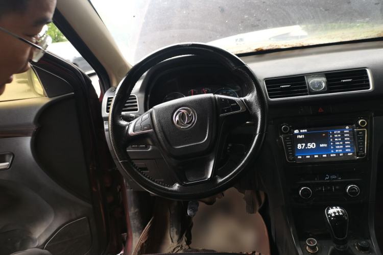 Used Dongfeng Fengon 370 2016 1.5L Manual Luxury 7-Seater Steering Wheel