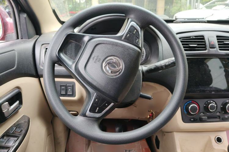 Used Dongfeng Fengon 370 2016 1.3T Manual European Diesel Version 7 Seats Steering Wheel
