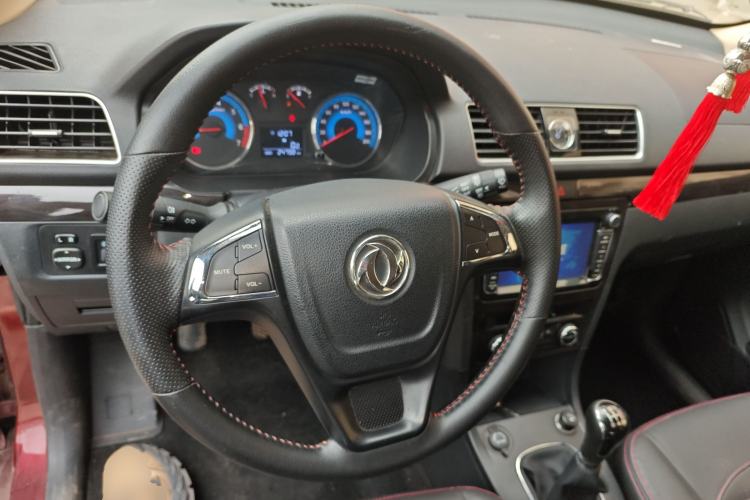 Used Dongfeng Fengon 370 2016 1.5L Manual Luxury Version SFG15-05 7 Seats Steering Wheel
