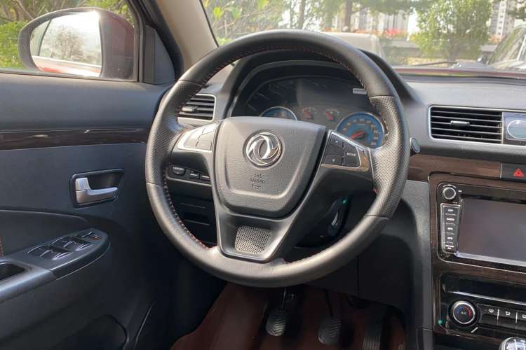 Used Dongfeng Fengon 370 2016 1.5L Manual Luxury 7-Seater Steering Wheel