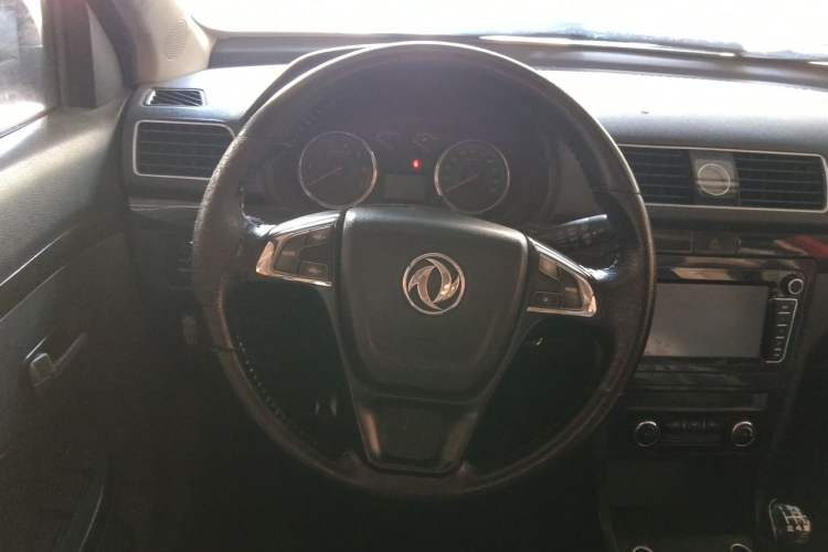 Used Dongfeng Fengon 370 2016 1.5L Manual Luxury 7-Seater Steering Wheel