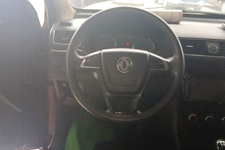 Used Dongfeng Fengon 370 2016 1.5L Manual Elite Home Edition 7-Seater Steering Wheel