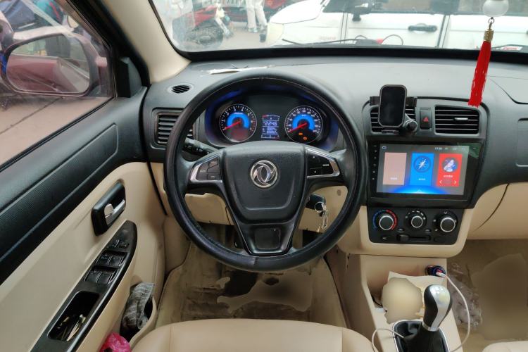 Used Dongfeng Fengon 370 2016 1.5L Manual Standard Edition SFG15-05 7 Seats Steering Wheel