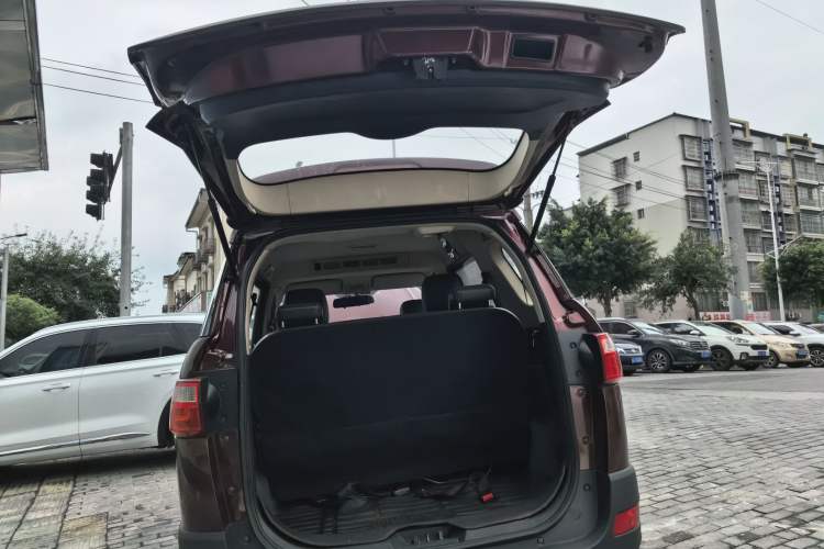 Used Dongfeng Fengon 370 2016 1.5L Manual Elite Home Edition 7-Seater Trunk