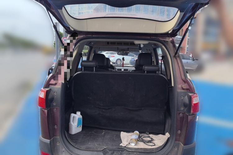 Used Dongfeng Fengon 370 2016 1.5L Manual Elite Home Edition 7-Seater Trunk