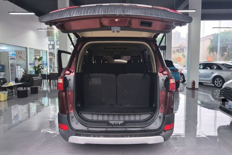 Used Dongfeng Fengon 370 2016 1.5L Manual Luxury 7-Seater Trunk