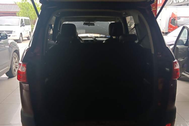 Used Dongfeng Fengon 370 2016 1.5L Manual Elite Home Edition 7-Seater Trunk