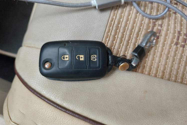 Used Dongfeng Fengon 370 2016 1.5L Manual Standard Edition SFG15-02 7 Seats Vehicle Key