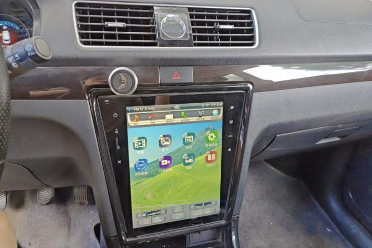 Used Dongfeng Fengon 370 2016 1.5L Manual Smart 7-Seater Audio And AC Panel