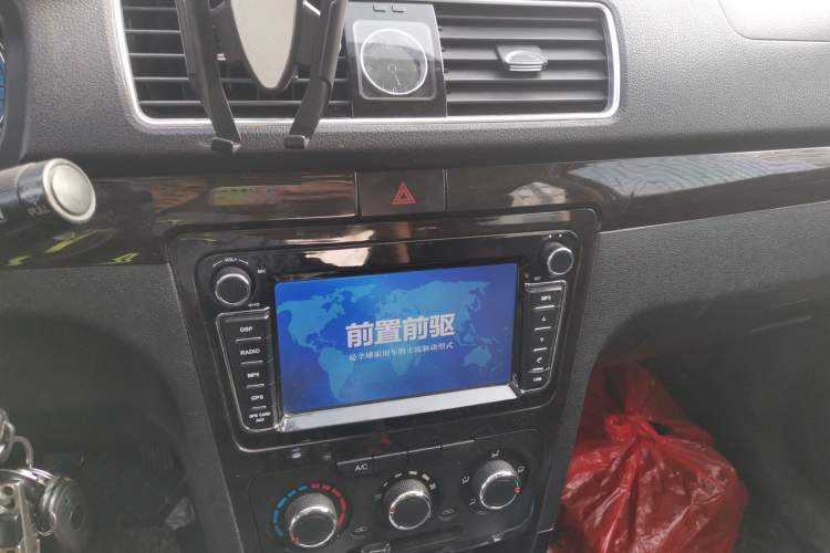 Used Dongfeng Fengon 370 2016 1.5L Manual Elite Travel Edition 7 Seats Audio And AC Panel