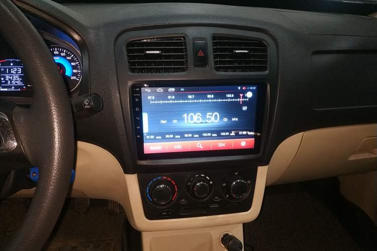 Used Dongfeng Fengon 370 2016 1.5L Manual Standard Edition SFG15-02 7 Seats Audio And AC Panel