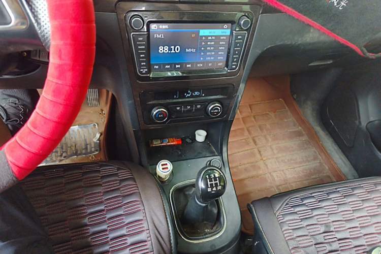 Used Dongfeng Fengon 370 2016 1.5L Manual Luxury Version SFG15-02 7 Seats Audio And AC Panel