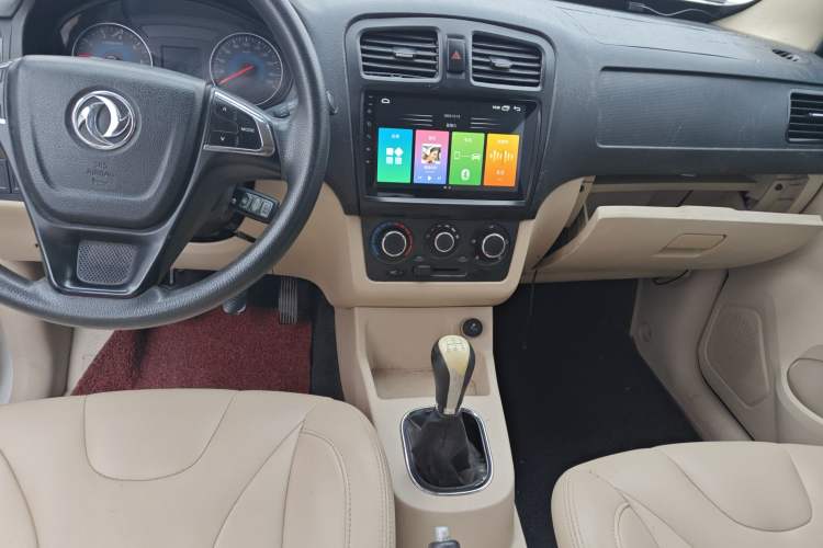 Used Dongfeng Fengon 370 2016 1.5L Manual Standard Edition SFG15-05 7 Seats Audio And AC Panel